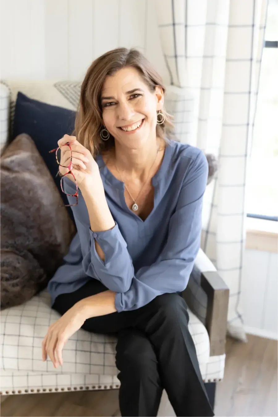 Portrait of Lesley Johnsen, Doctor of Acupuncture and Integrative Coach.